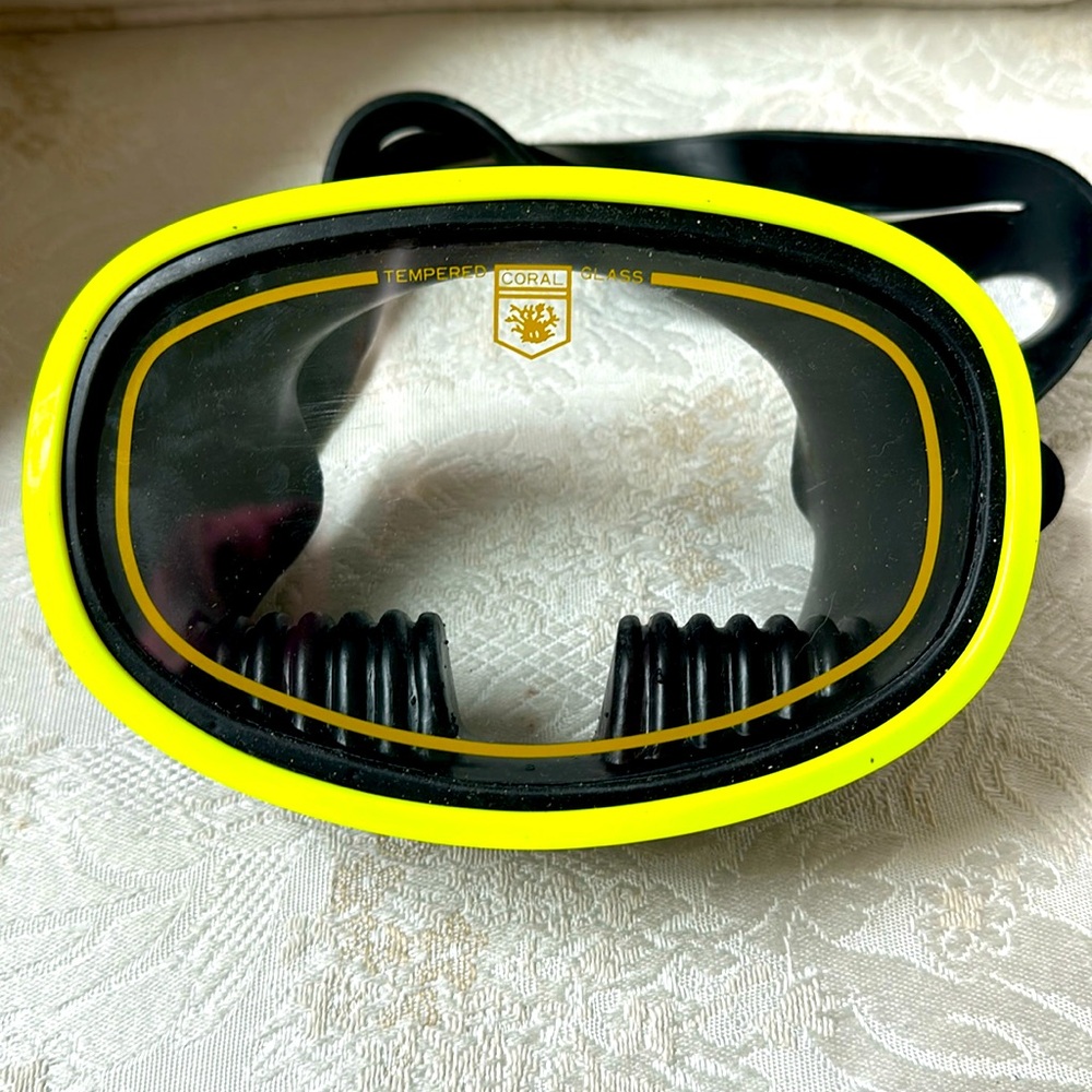 Vintage Coral Scuba 🤿 Diving Mask